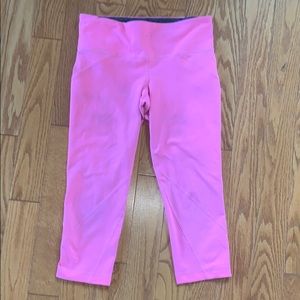 Pink Under Armor crop legging